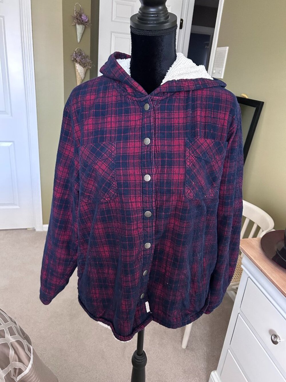 Sherpa-lined, plaid-patterned, hooded jacket